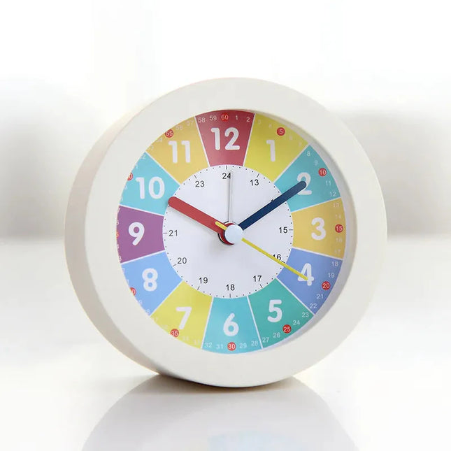 Opettavainen herätyskello lapselle yövalolla