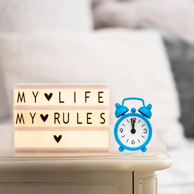 Pieni klassinen herätyskello lapsille