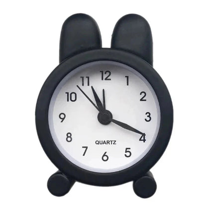 Pieni pupu herätyskello lapsen yöpöydälle