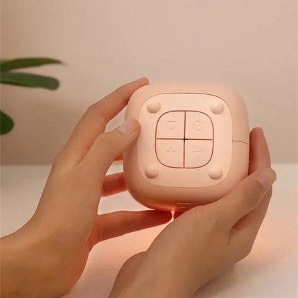 Vaaleanpunainen possu herätyskello lapsen huoneeseen