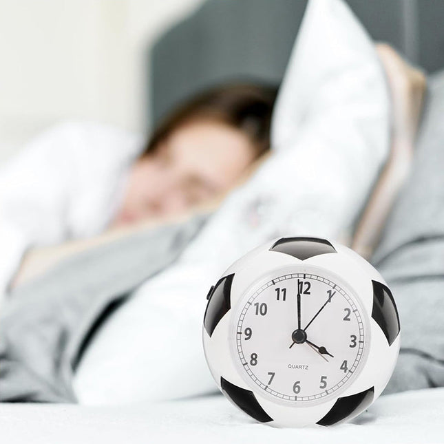 Jalkapallon muotoinen herätyskello lapselle