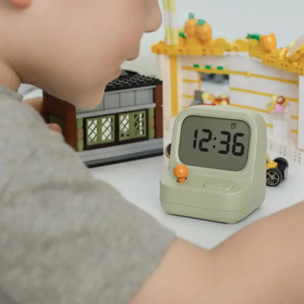 Alkuperäinen digitaalinen herätyskello pojalle