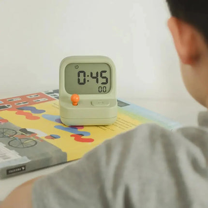 Alkuperäinen digitaalinen herätyskello pojalle