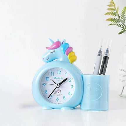 Lasten yksisarvinen herätyskello ja kynäteline