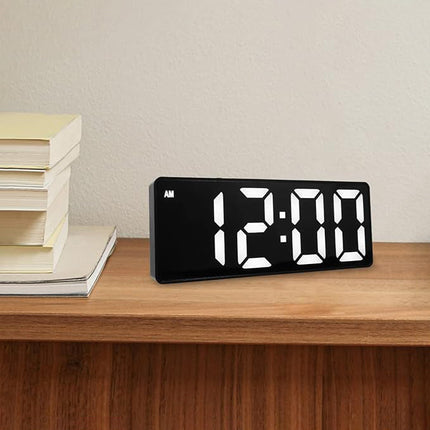 Paristokäyttöinen herätyskello peilinäytöllä