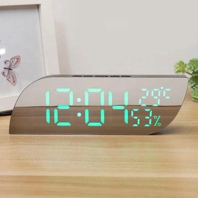 Paristokäyttöinen puukuvioinen digitaalinen herätyskello