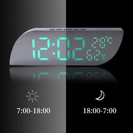 Paristokäyttöinen puukuvioinen digitaalinen herätyskello