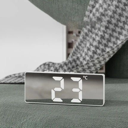 Paristokäyttöinen valaistu LED-herätyskello