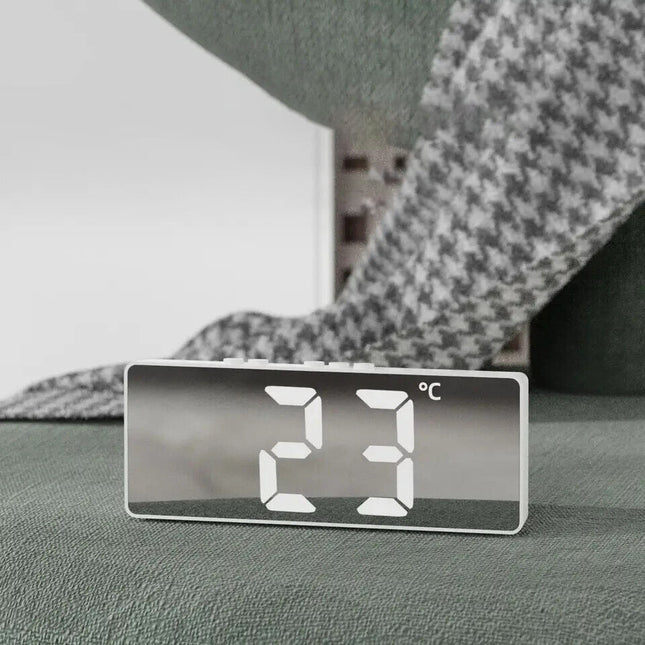 Paristokäyttöinen valaistu LED-herätyskello