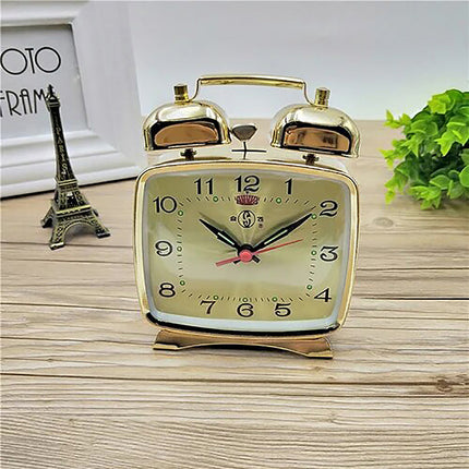 Pieni mekaaninen retro herätyskello