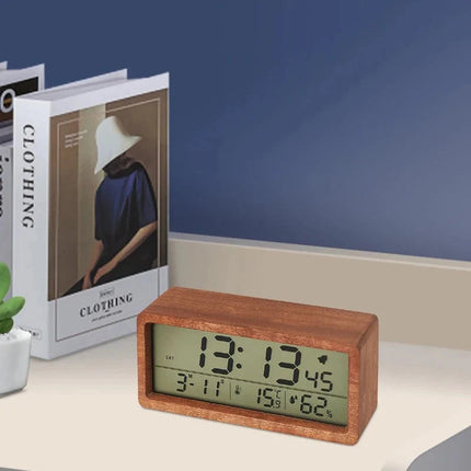 Puinen digitaalinen pöytäkello lämpömittarilla