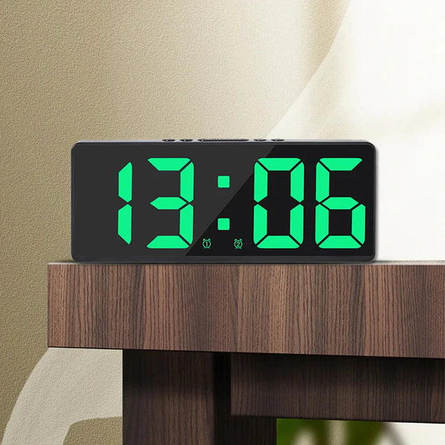 Suuri digitaalinen LED-seinäkello