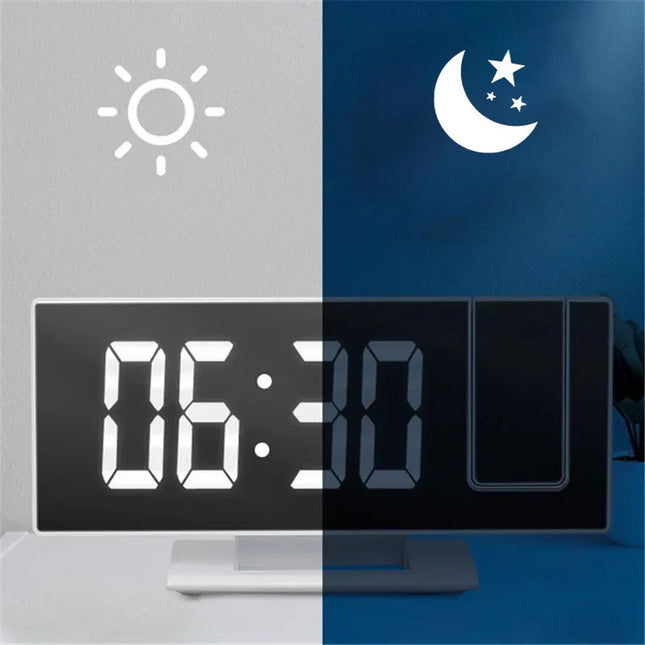 Valkoinen digitaalinen projektoriherätyskello peilinäytöllä