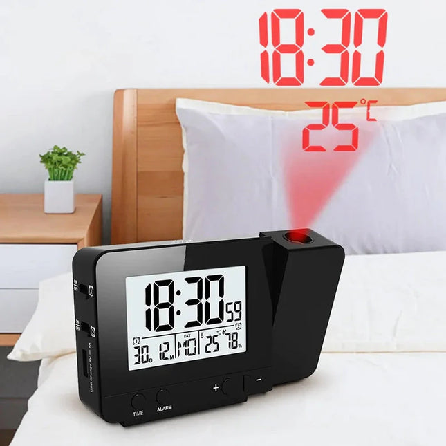Ajan kattoon heijastava digitaalinen herätyskello