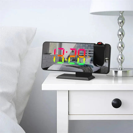 Verkkovirralla toimiva projektoriherätyskello peilillä