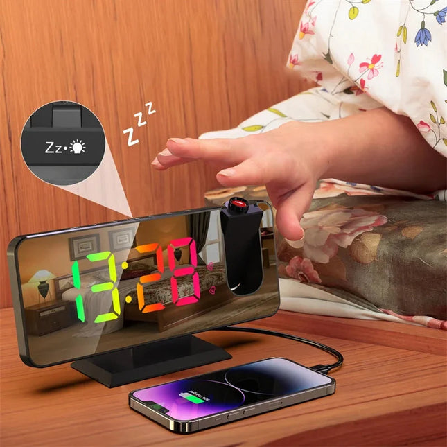 Verkkovirralla toimiva projektoriherätyskello peilillä