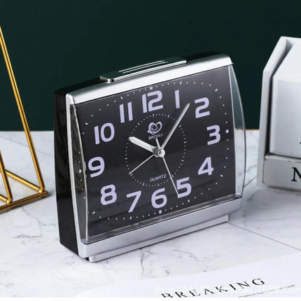 Selkeä herätyskello senioreille suurilla numeroilla