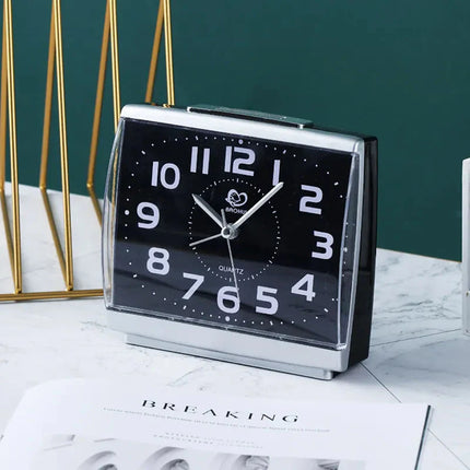 Selkeä herätyskello senioreille suurilla numeroilla