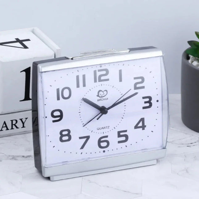 Selkeä herätyskello senioreille suurilla numeroilla