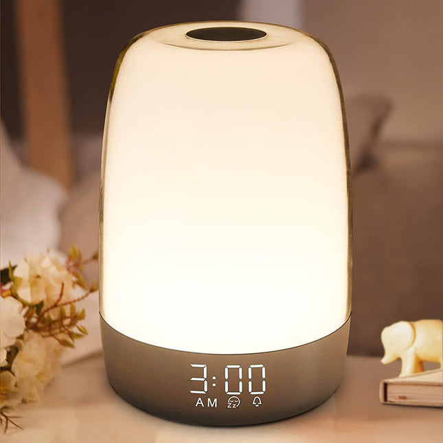 Herätysvalo ja yöpöytälamppu auringonnousulla