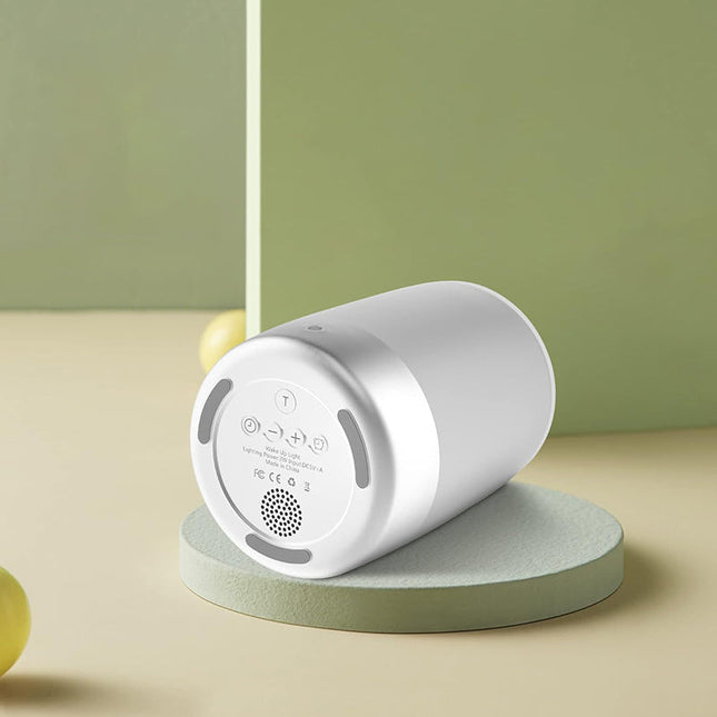 Herätysvalo ja yöpöytälamppu auringonnousulla