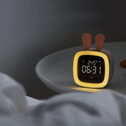 Söpö pupu herätyskello yövalolla lapselle