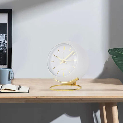 Valkoinen moderni vintage herätyskello