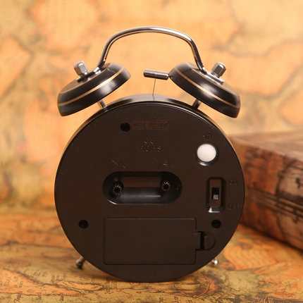 Retro herätyskello tuplakelloilla makuuhuoneeseen