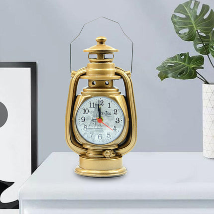 Vintage herätyskello öljylampun muodossa