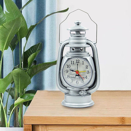 Vintage herätyskello öljylampun muodossa