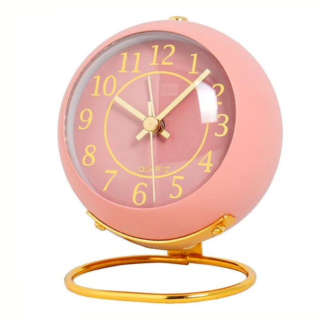 Vaaleanpunainen retro pöytäkello herätyksellä