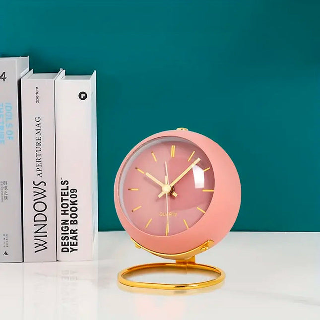 Vaaleanpunainen retro pöytäkello herätyksellä